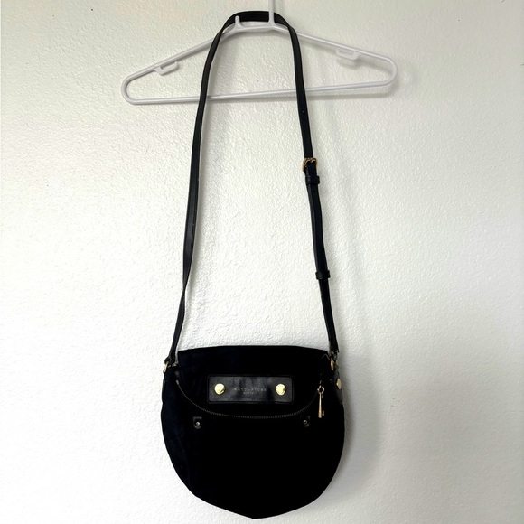 Marc Jacobs Handbags - Marc Jacobs Crossbody.Adjustable Strap Hidden Zipper pocket for extra storage.